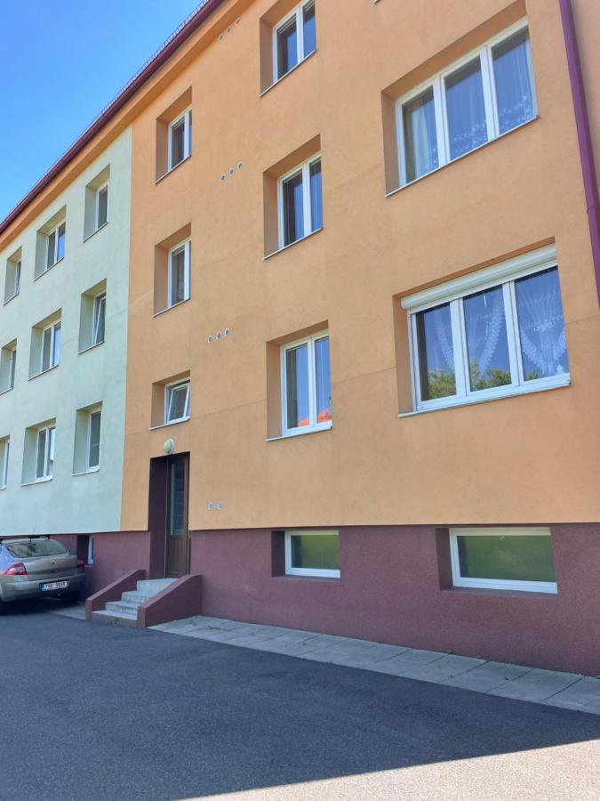 Apartman V Kratke Kamenicky Senov Exteriör bild